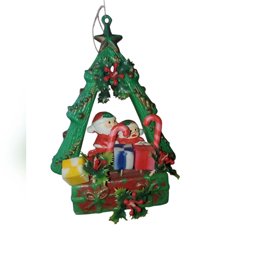 Vintage Christmas themed chimes